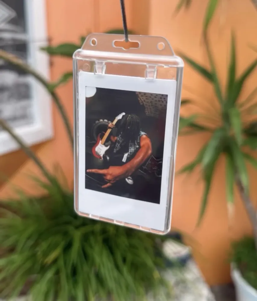 A custom Frame Wave tag featuring a live music photo
